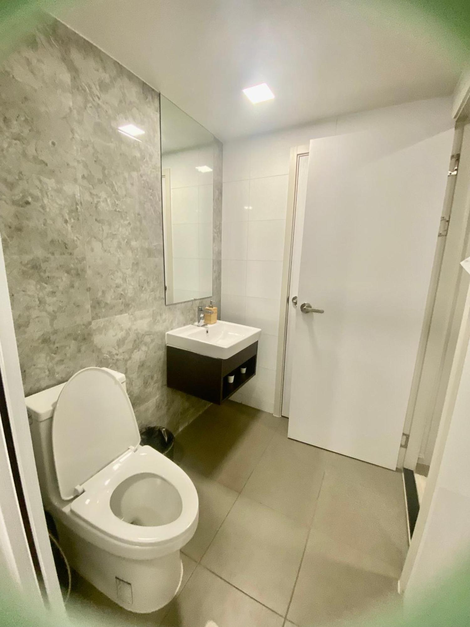 Ekamai 2 Bed Room Bangkok Luaran gambar